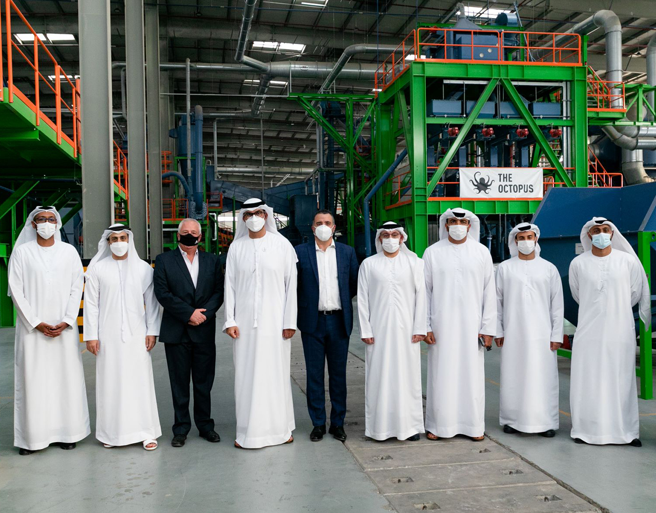 Sultan Al Jaber visits Enviroserve and Unilever's factory in Dubai Industrial City, receives briefing on manufacturers’ plans to expand to new regional and international markets
