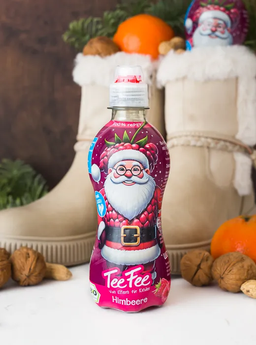TeeFee Himbeere mit weihnachtlichem Hintergrund