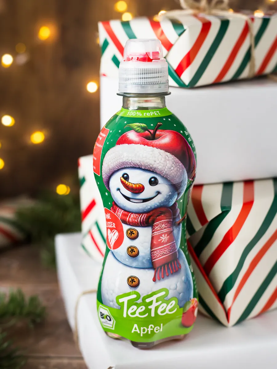 TeeFee Apfel mit weihnachtlichem Hintergrund
