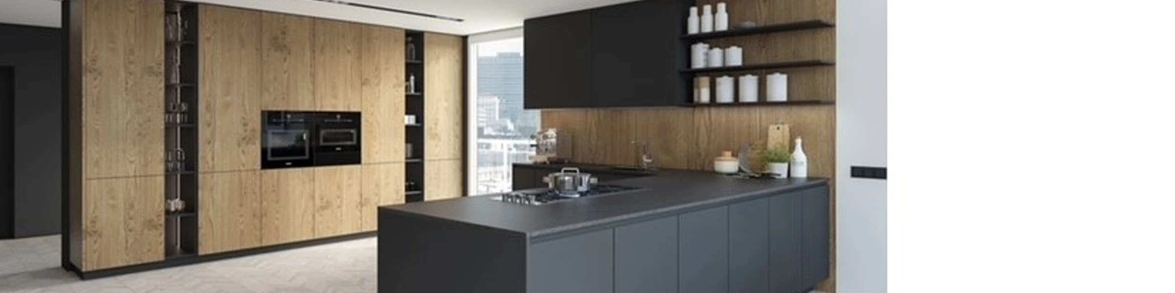 Moderne Küche mit schwarzer Kochinsel und Hochschränken in Holzoptik, offenes Regal und Stadtblick.