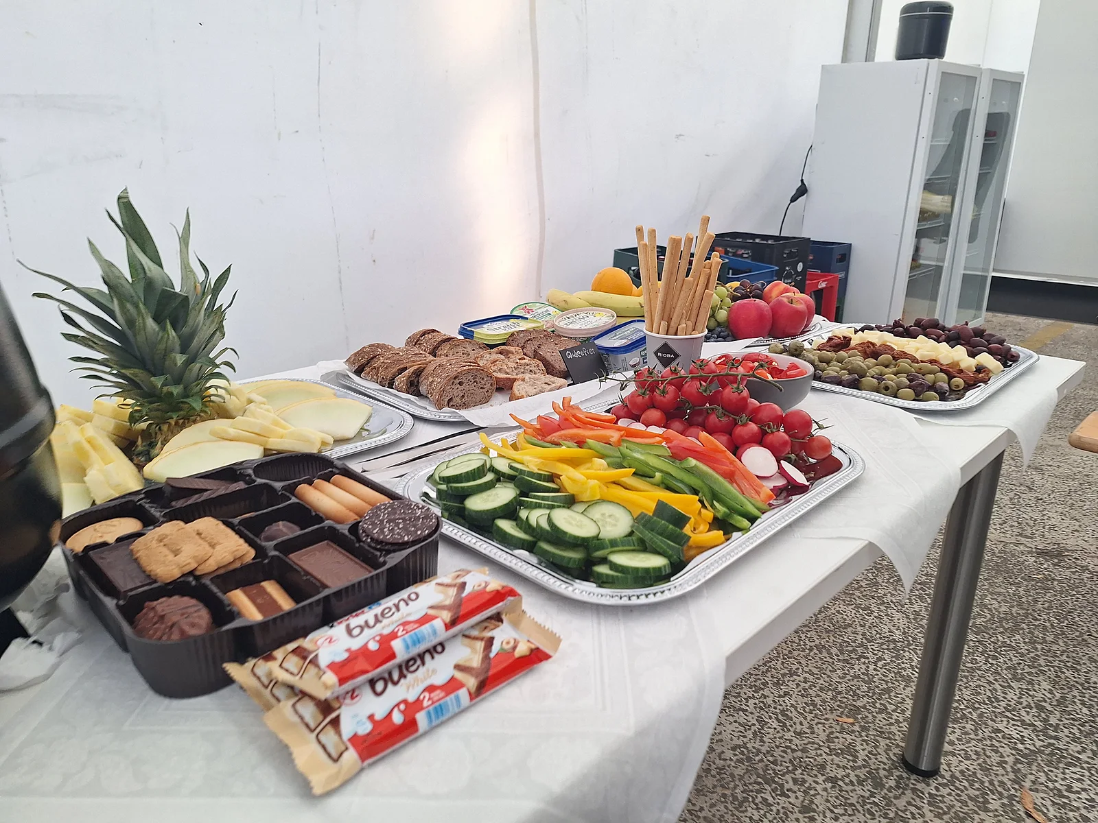 Buffet-Spread mit frischen Leckereien auf einer Grossveranstaltung