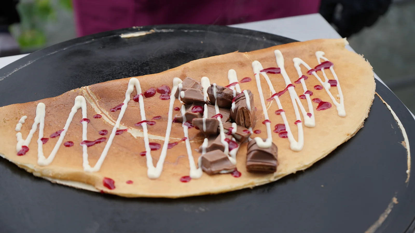 Crêpes werden live an der Station zubereitet