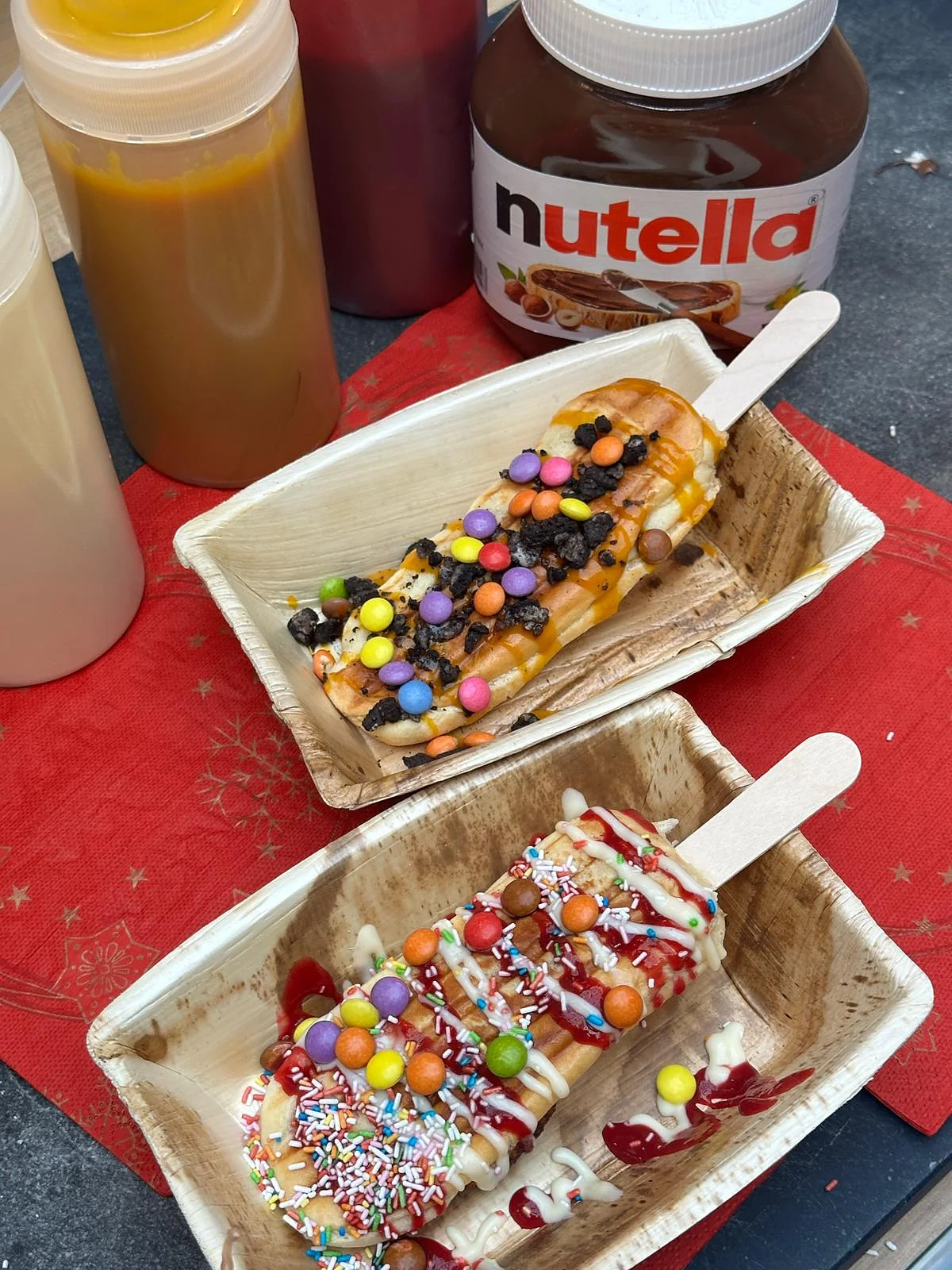 Waffel-Sticks mit Nutella frisch angerichtet