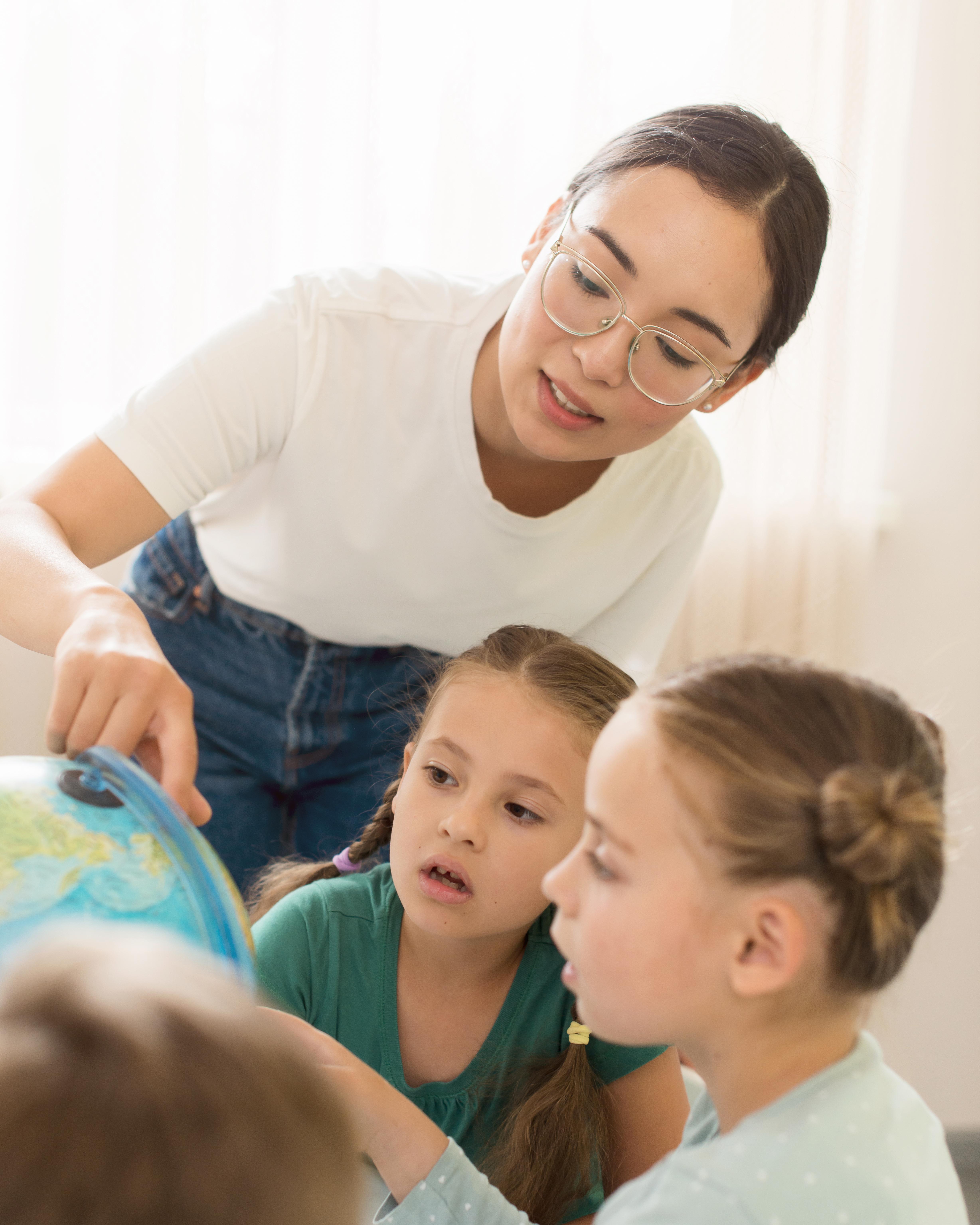 young-woman-teaching-geography-kids