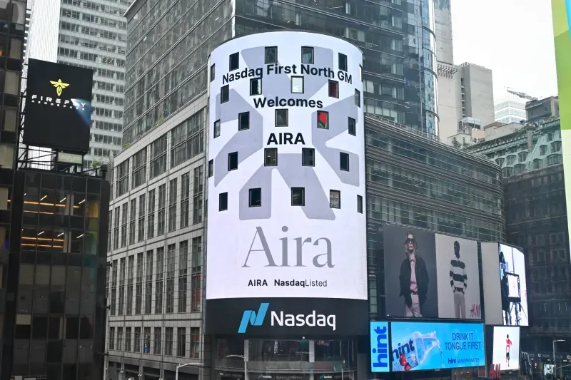 Aira på Nasdaq-skärmen på Times Square