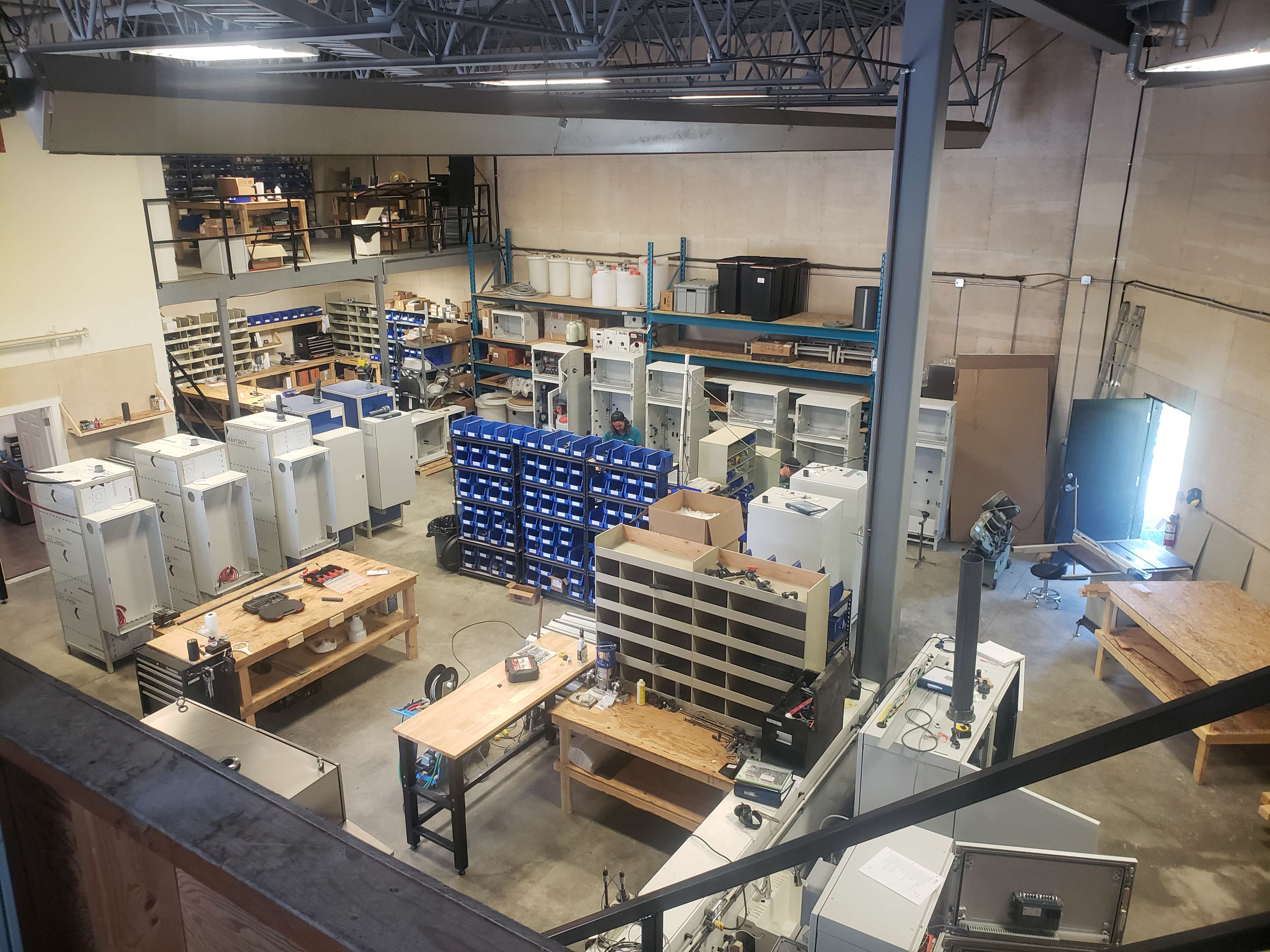 Shopfloor with various machines neatly alligned