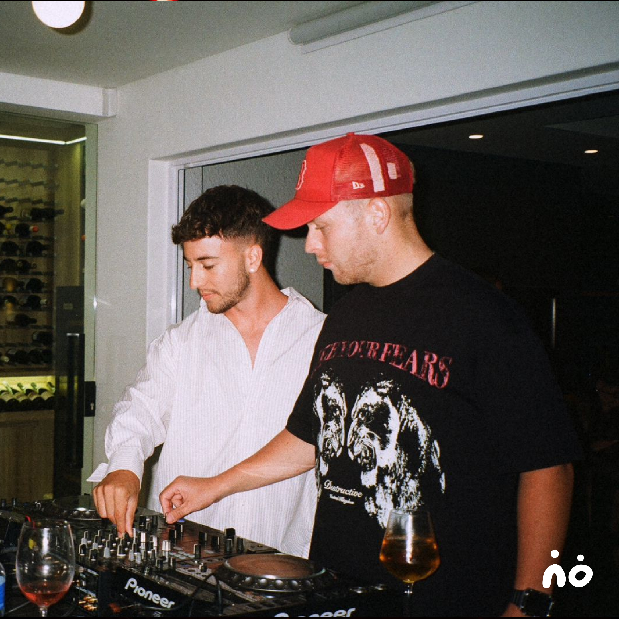 Djs