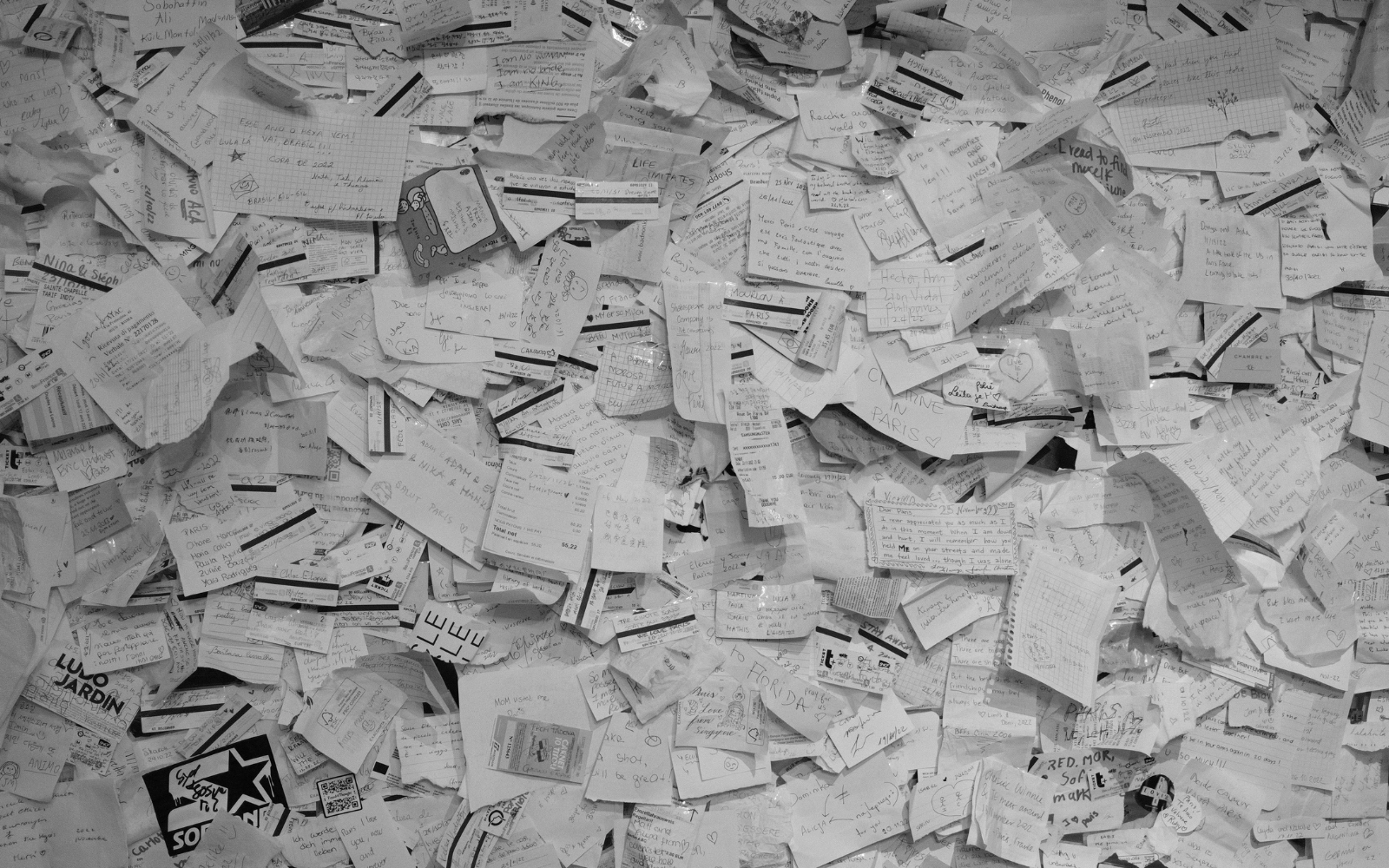 Image of pIle of receipts