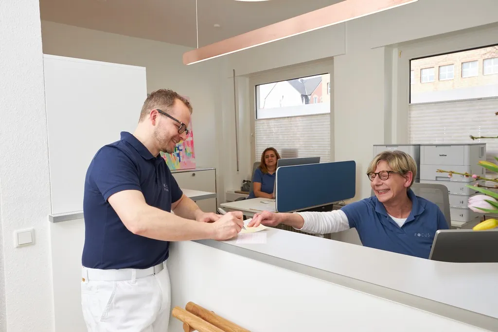 Focus Handchirurgie Fußchirurgie Dr. Hendrik Grund Empfang