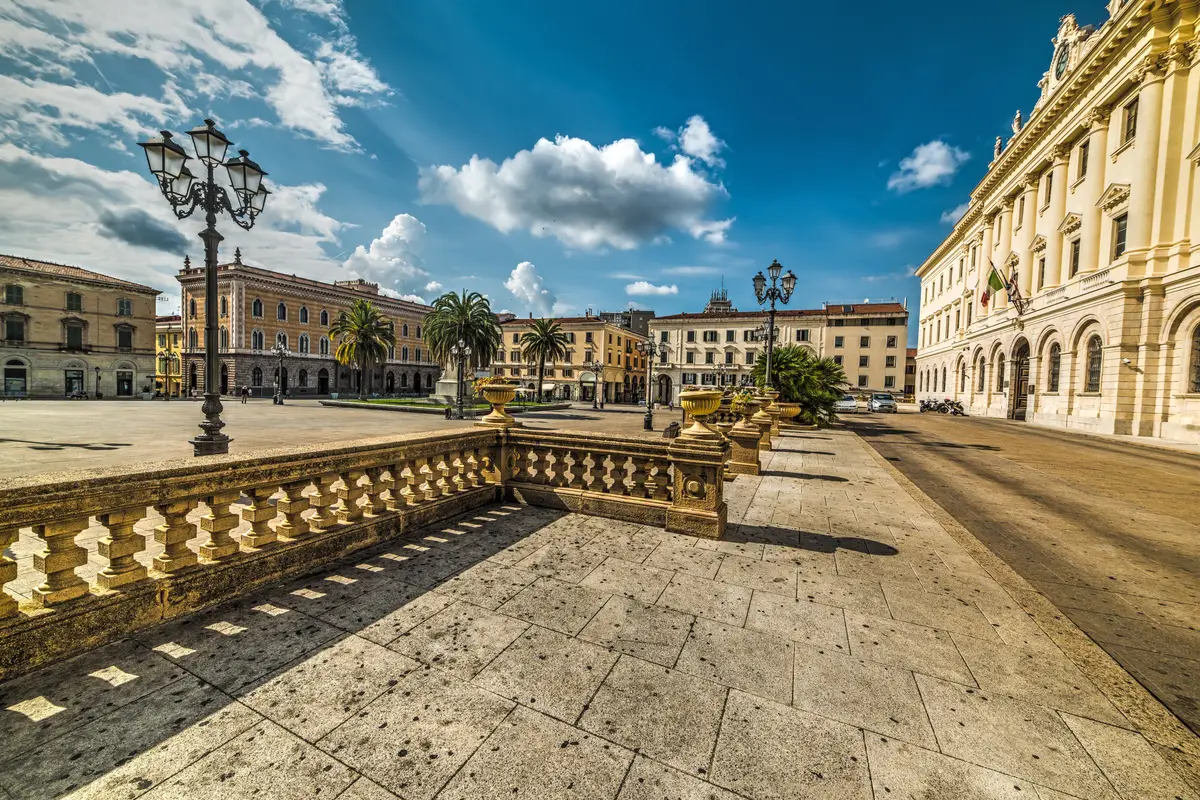 Piazza d'Italia a Sassari con i palazzi neoclassici