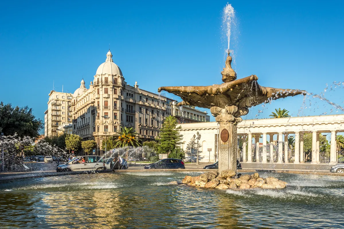 Fontana e architettura liberty nel centro di Bari