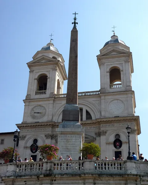 Roma, Centro storico: Trinita' dei Monti vista da piazza di Spagna