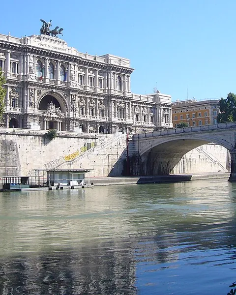 Roma, Prati: Palazzo di Giustizia visto dal Tevere