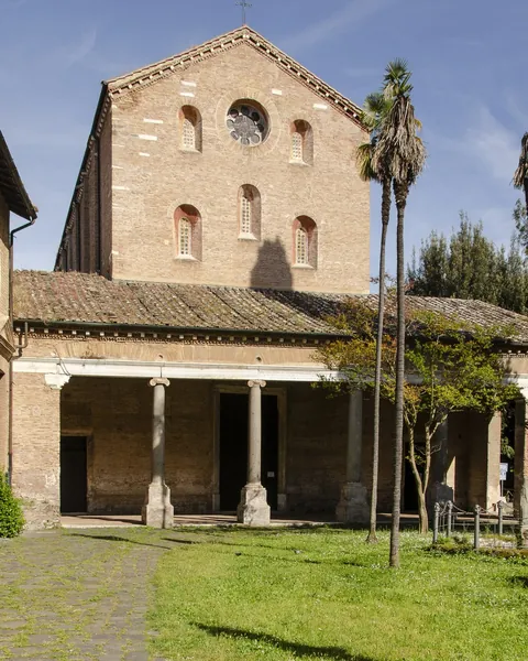 Roma, Laurentino: abbazia delle Tre Fontane, facciata col portico a colonne