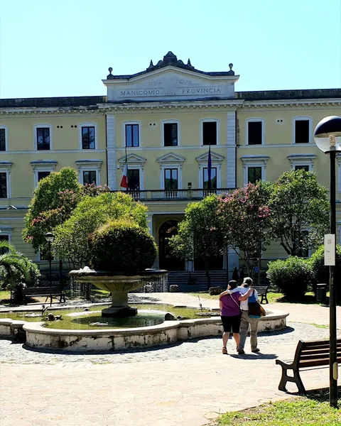 Roma, Primavalle: palazzina centrale dell'ex manicomio di Santa Maria della Pieta' con la fontana