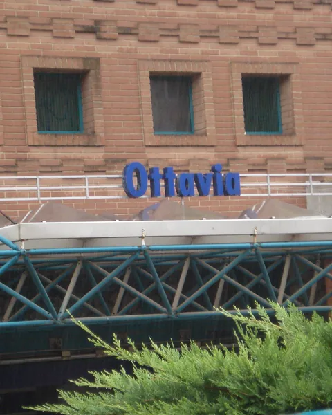Roma, Ottavia: stazione ferroviaria di Ottavia con la scritta Ottavia