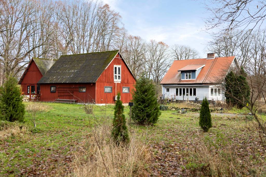 Ruim vrijstaand huis in Hishult met veel potentie