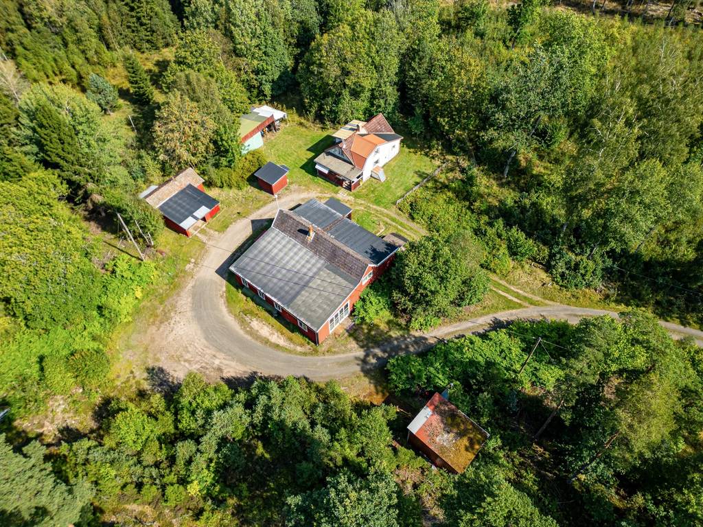 Werkplaats gezocht mét bijna 5 hectare grond? 