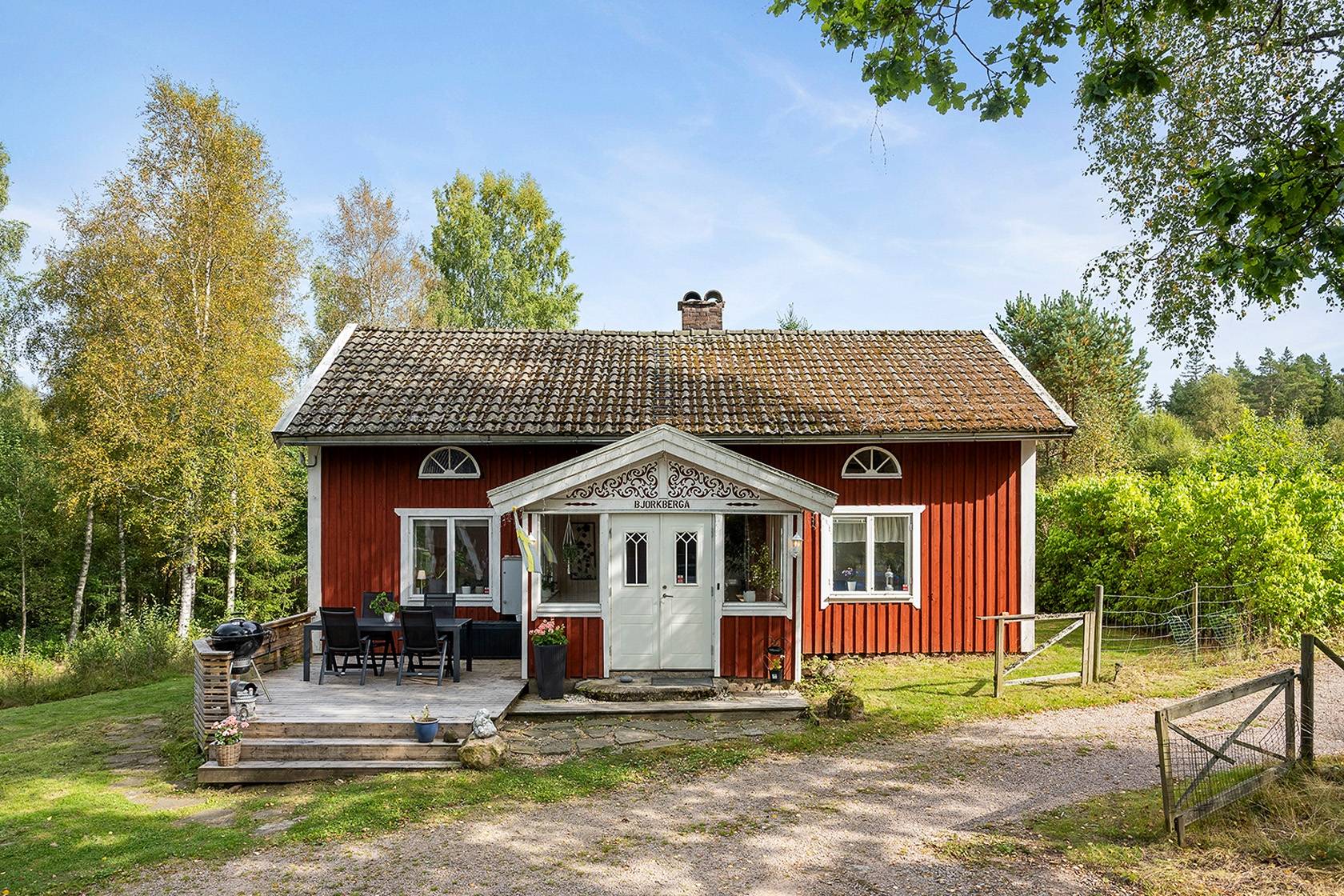 Ståtlig villa met snickarglädje in Jälluntofta!