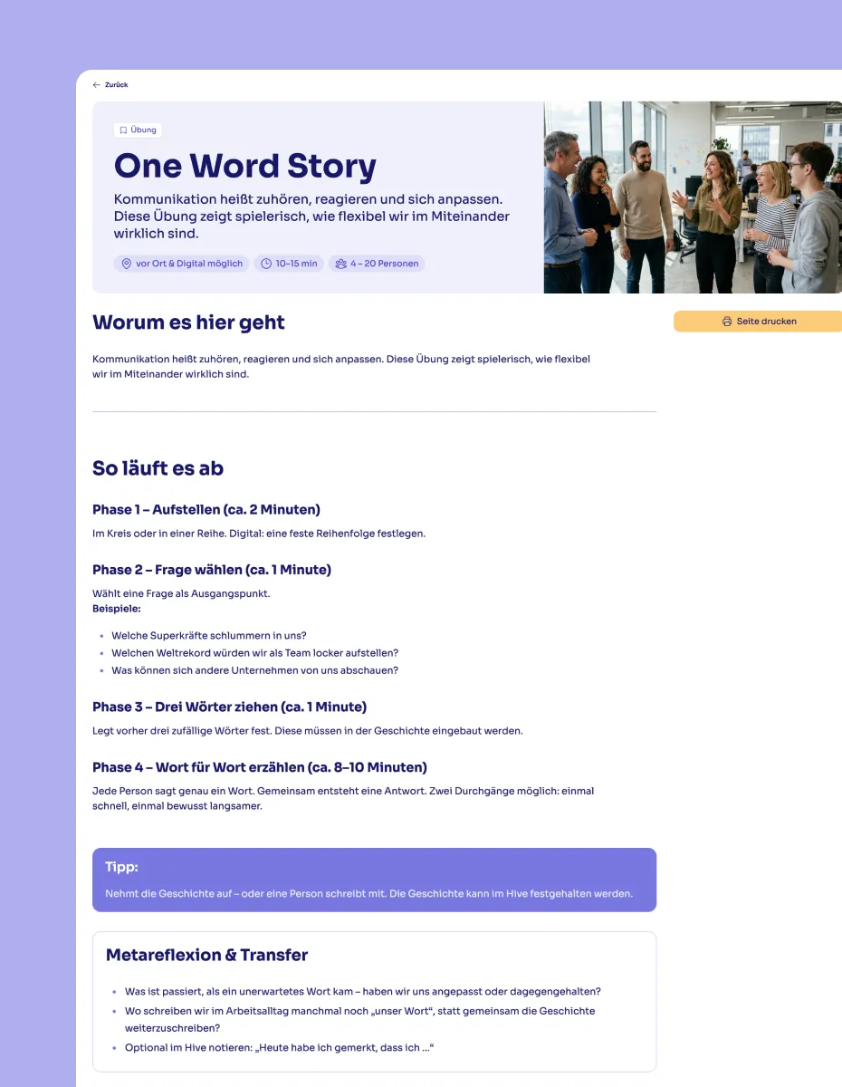 Screenshot einer Anleitung für die Übung 'One Word Story' zur Förderung von Kommunikation und Flexibilität in Teams, inklusive Beschreibung, Ablauf in vier Phasen und Reflexionsfragen, daneben ein Bild von sieben Personen, die in einem Büro zusammenstehen und sich unterhalten.