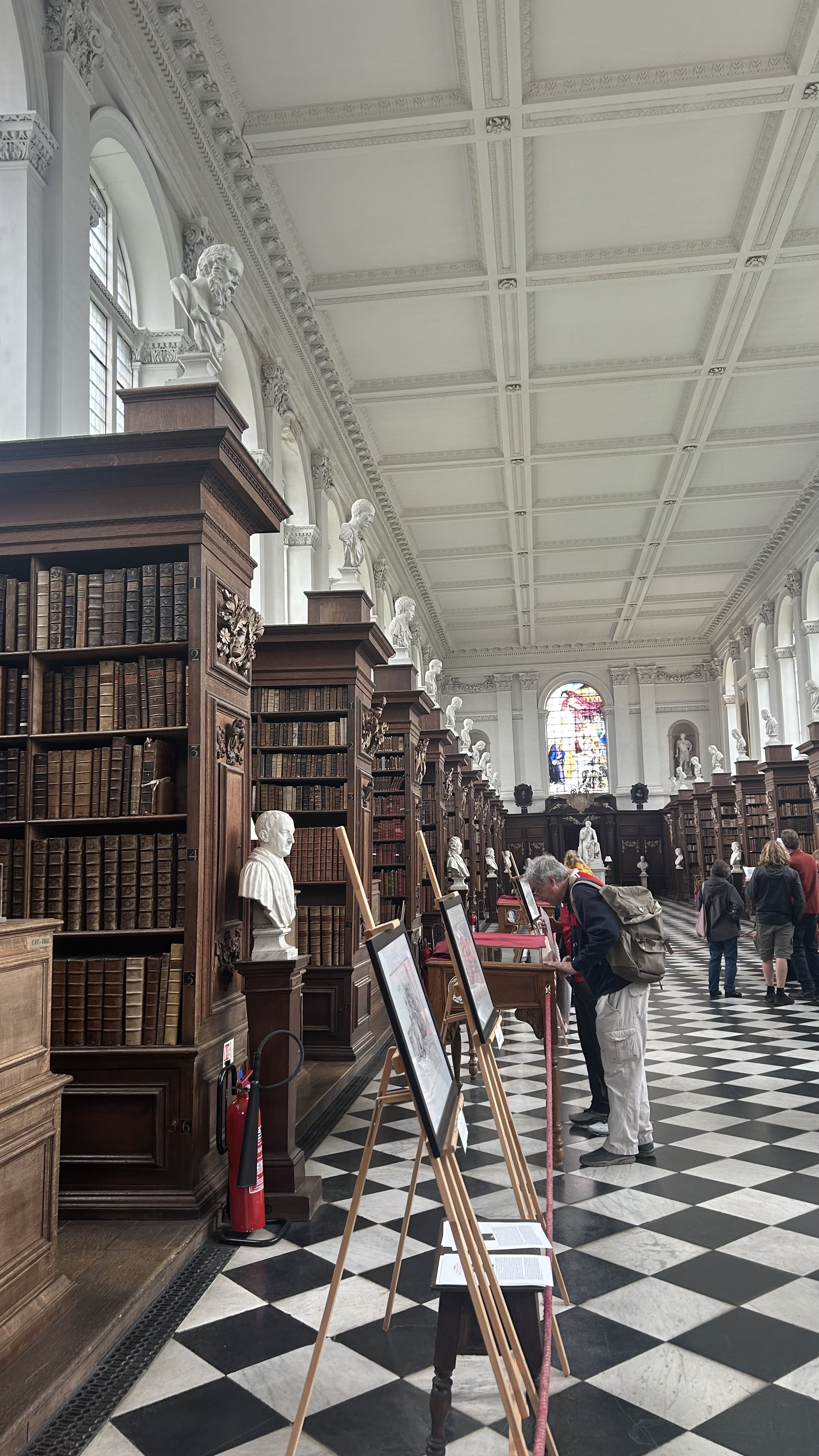 image of team discussion (for a hr tech)