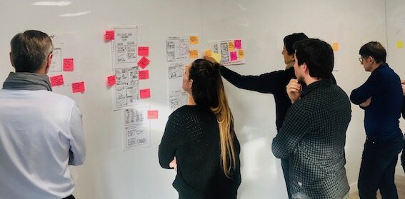 Design Sprint facilité par LAB’S 214 avec les équipes Edater. Résultats de la phase d’idéation centrée sur les usages et attentes métiers, pour concevoir un nouveau produit à destination des politiques publiques