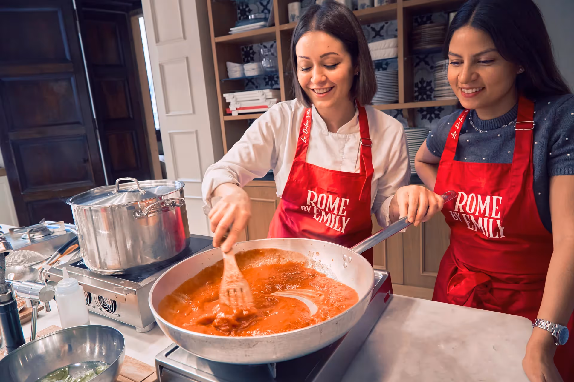 Pasta (V2) - sauce stirring