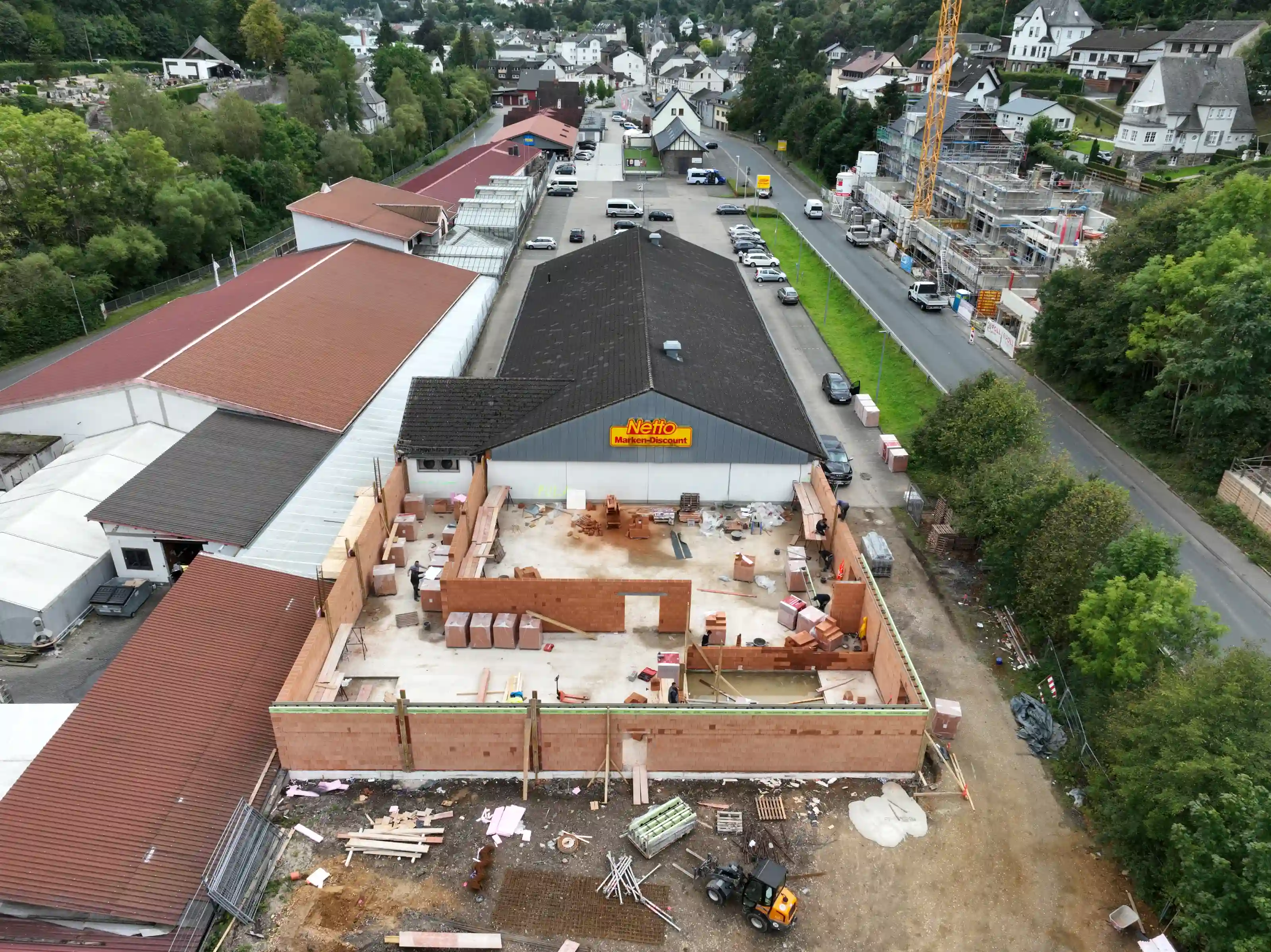 Baustelle Netto Adenau – Luftaufnahme während der Erweiterung