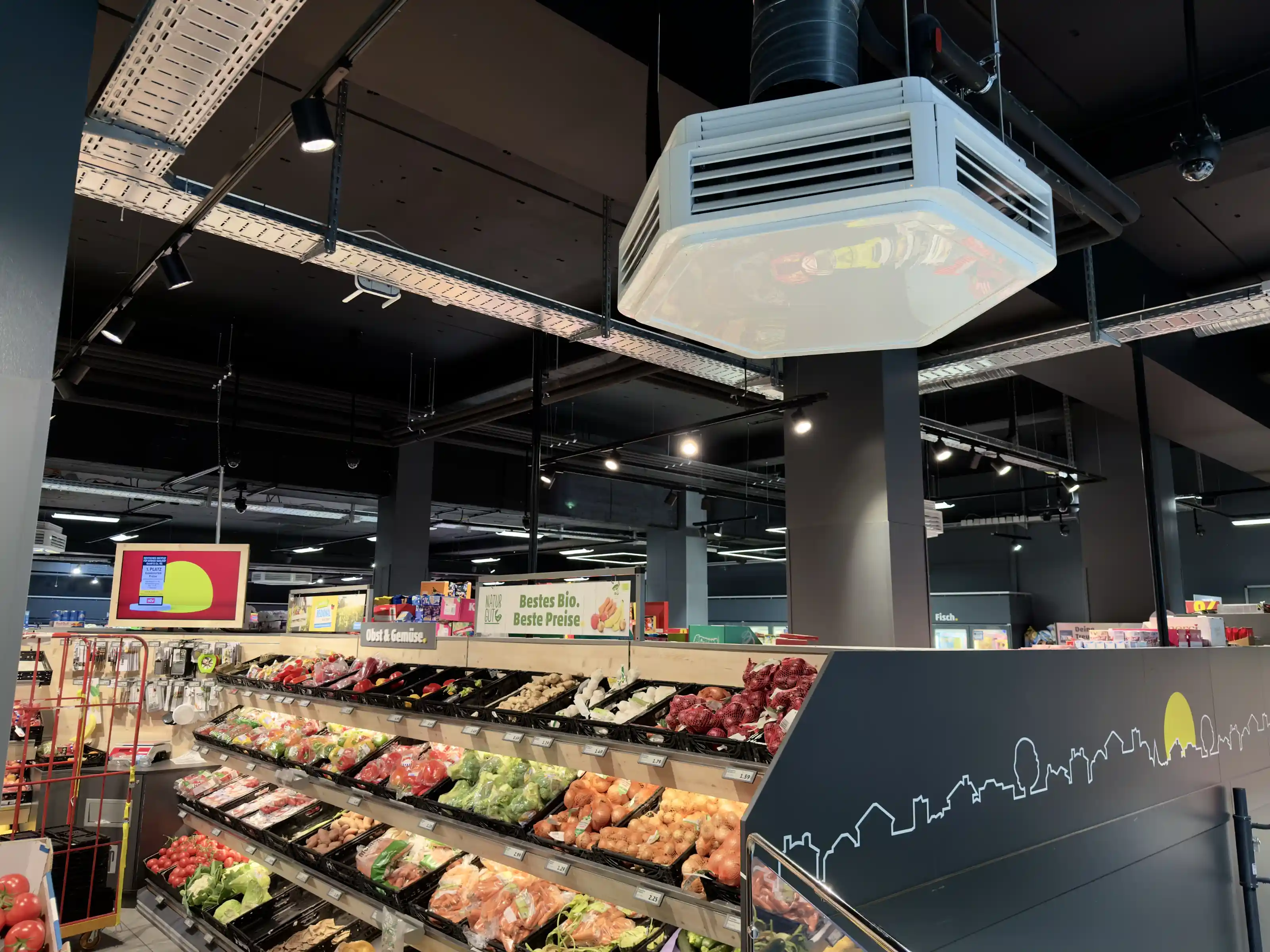 Innenansicht Penny Markt Köln – innovatives Kleinflächenkonzept mit moderner Obst- und Gemüseabteilung
