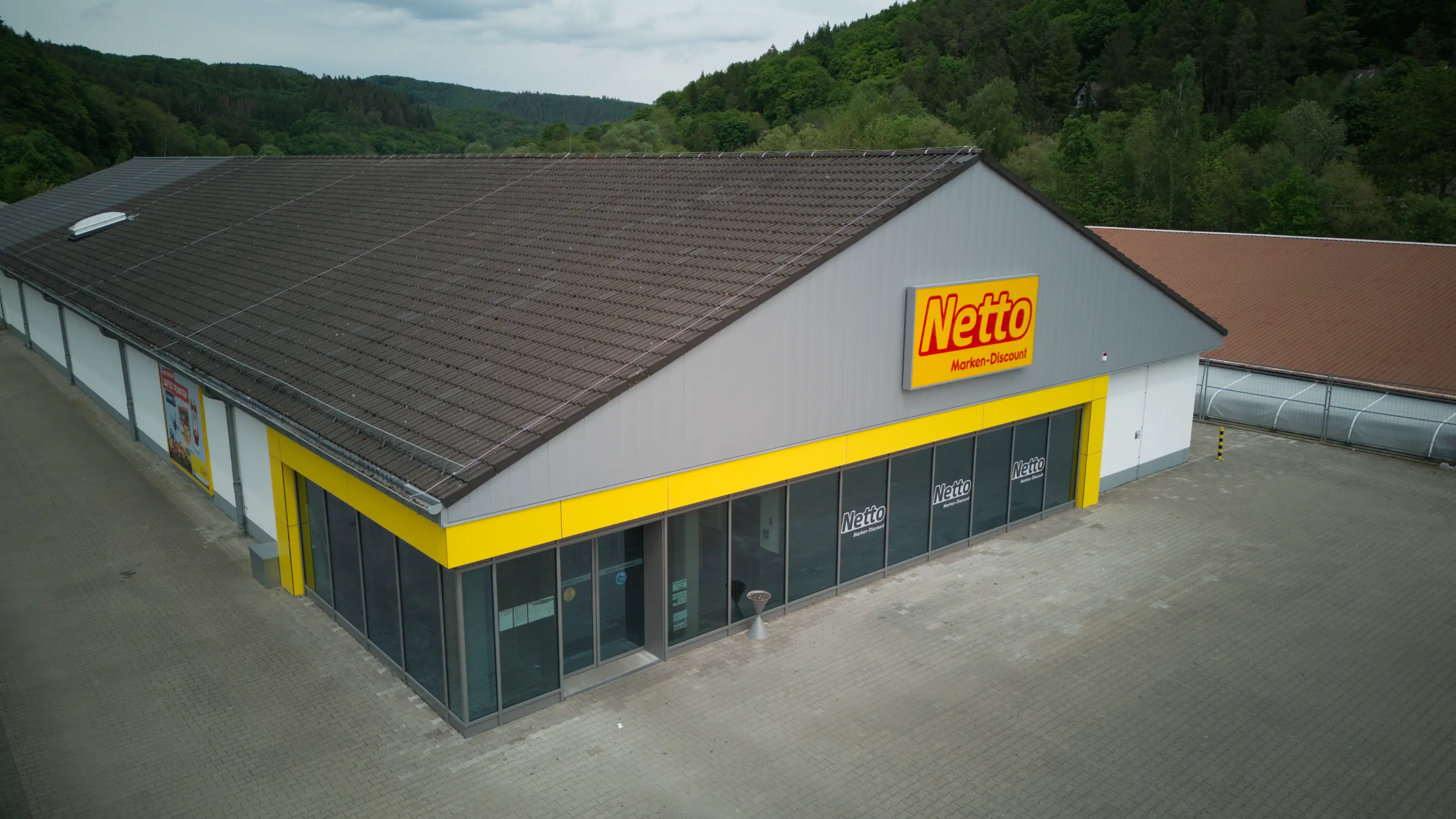 Fertiggestellter Netto Adenau nach Erweiterung und Modernisierung