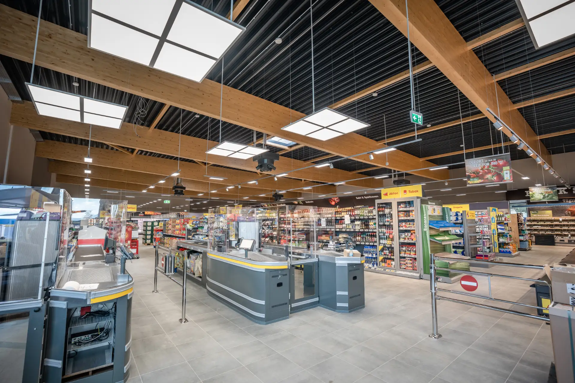 Innenaufnahme der Netto Filiale in Flammersfeld – Verkaufsfläche