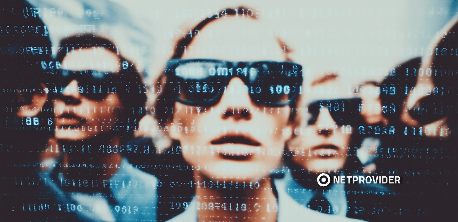 Grupo de personas con gafas de sol sobre fondo de datos digitales