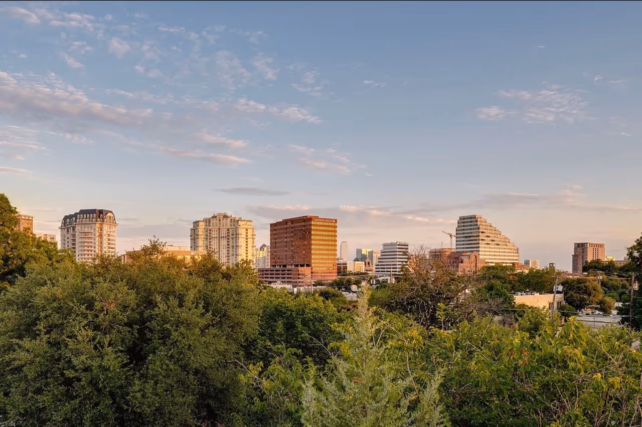 <subject>[background image] image of a busy downtown area (for a mobility and transportation)</subject>