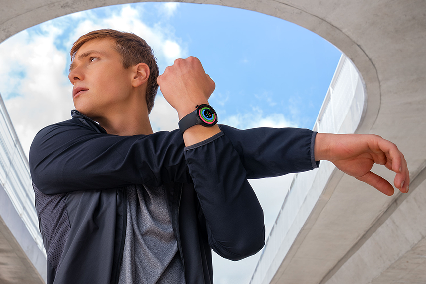 Motorola Moto Watch performance smartwatch showing an incoming call