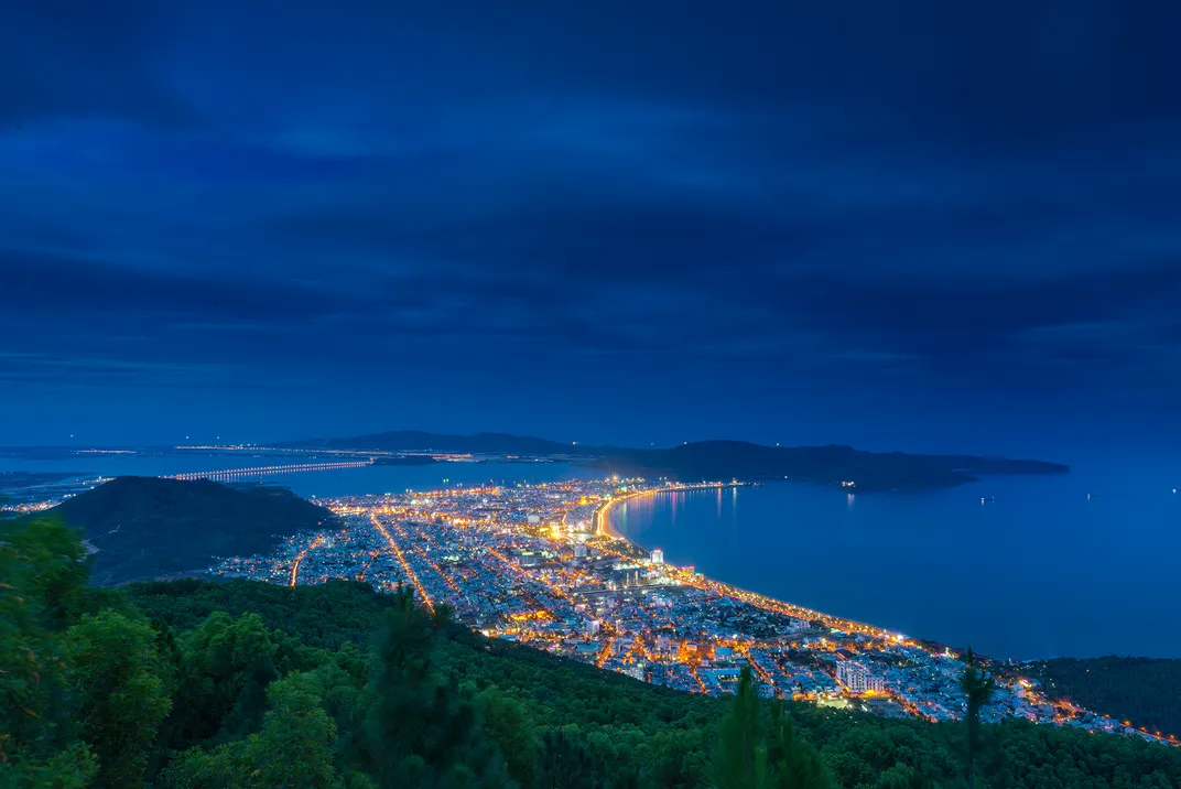 image of assembly process (for a manufacturing plant)