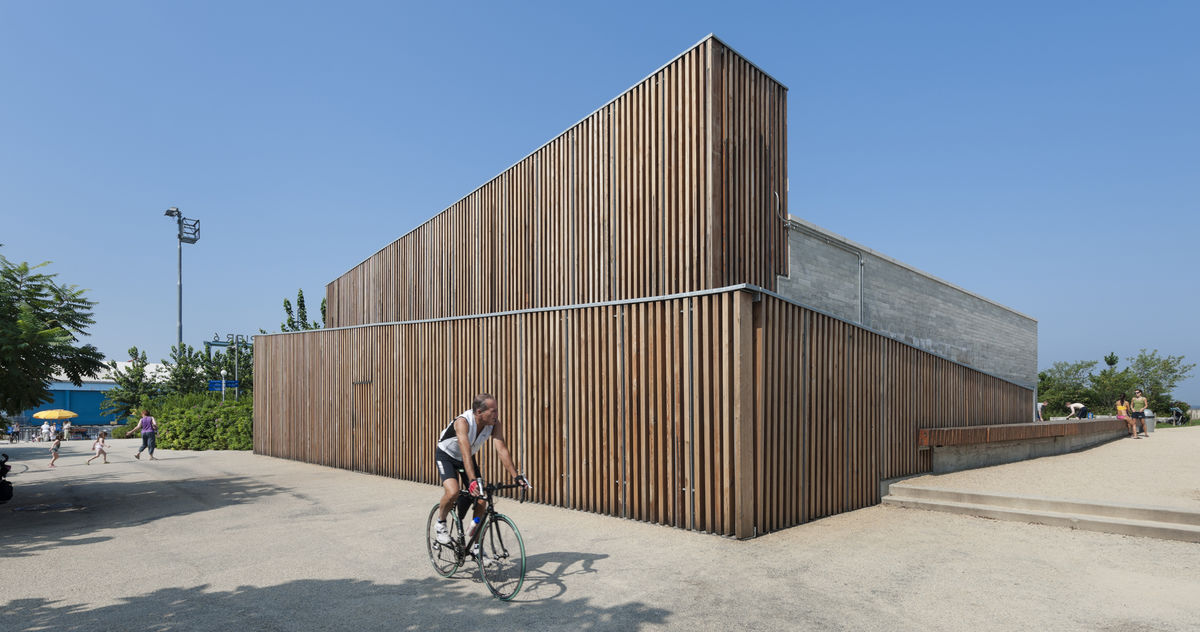 The Warming Hut at Brooklyn Bridge Park