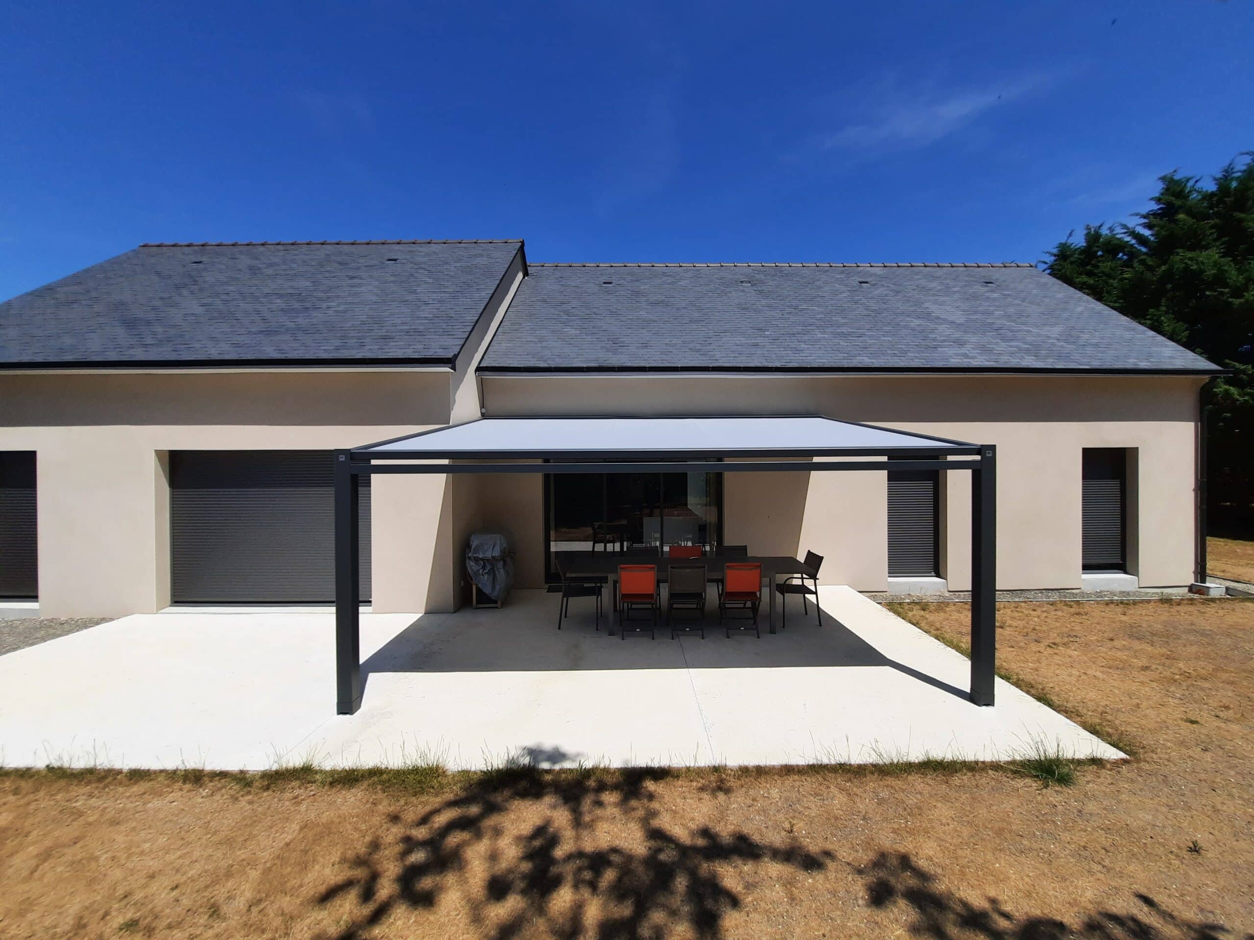 pergola-pergozip-sur-terrasse-sud-a-brissac-scaled.jpg