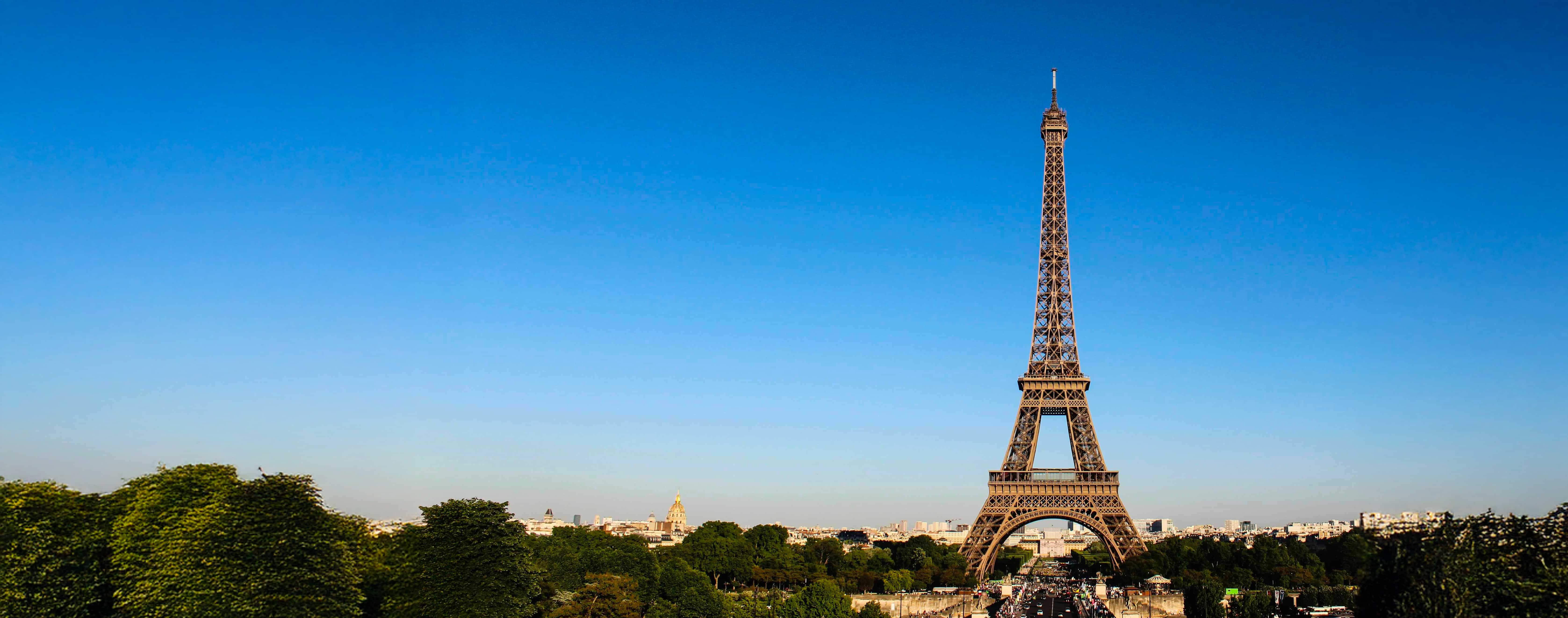 Tour eiffel vue en drone de face