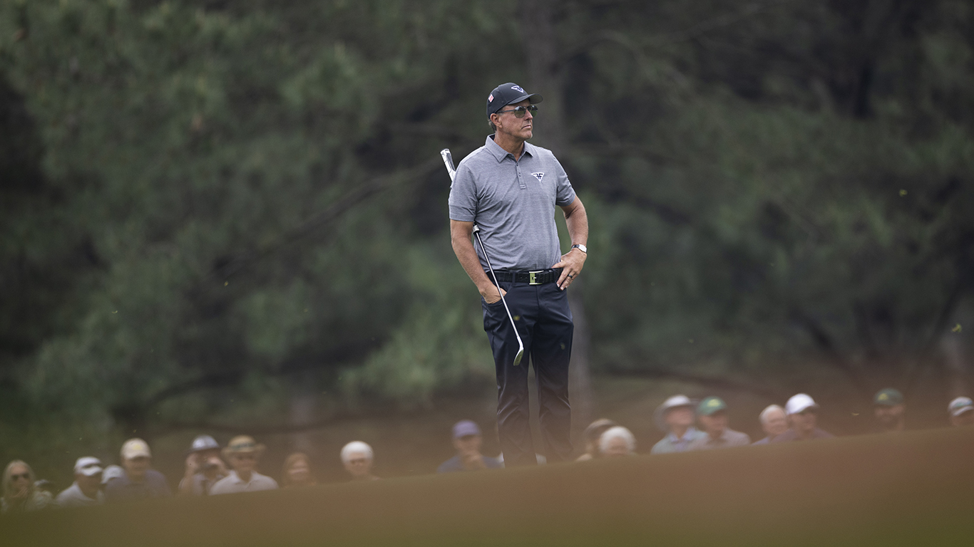 Phil Mickelson’s Awkward Masters Comes to Life on the Course
