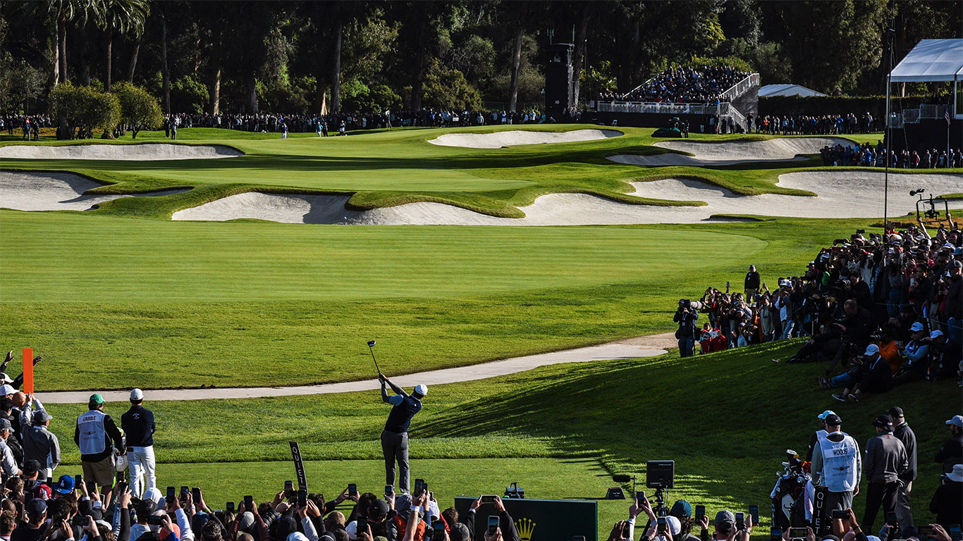 Why No. 10 at Riviera Is So Fun to Watch
