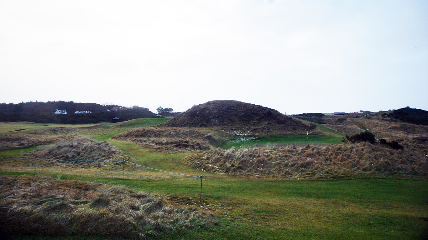 Eclectic 18 UK – Hole No. 8: “Postage Stamp,” Royal Troon