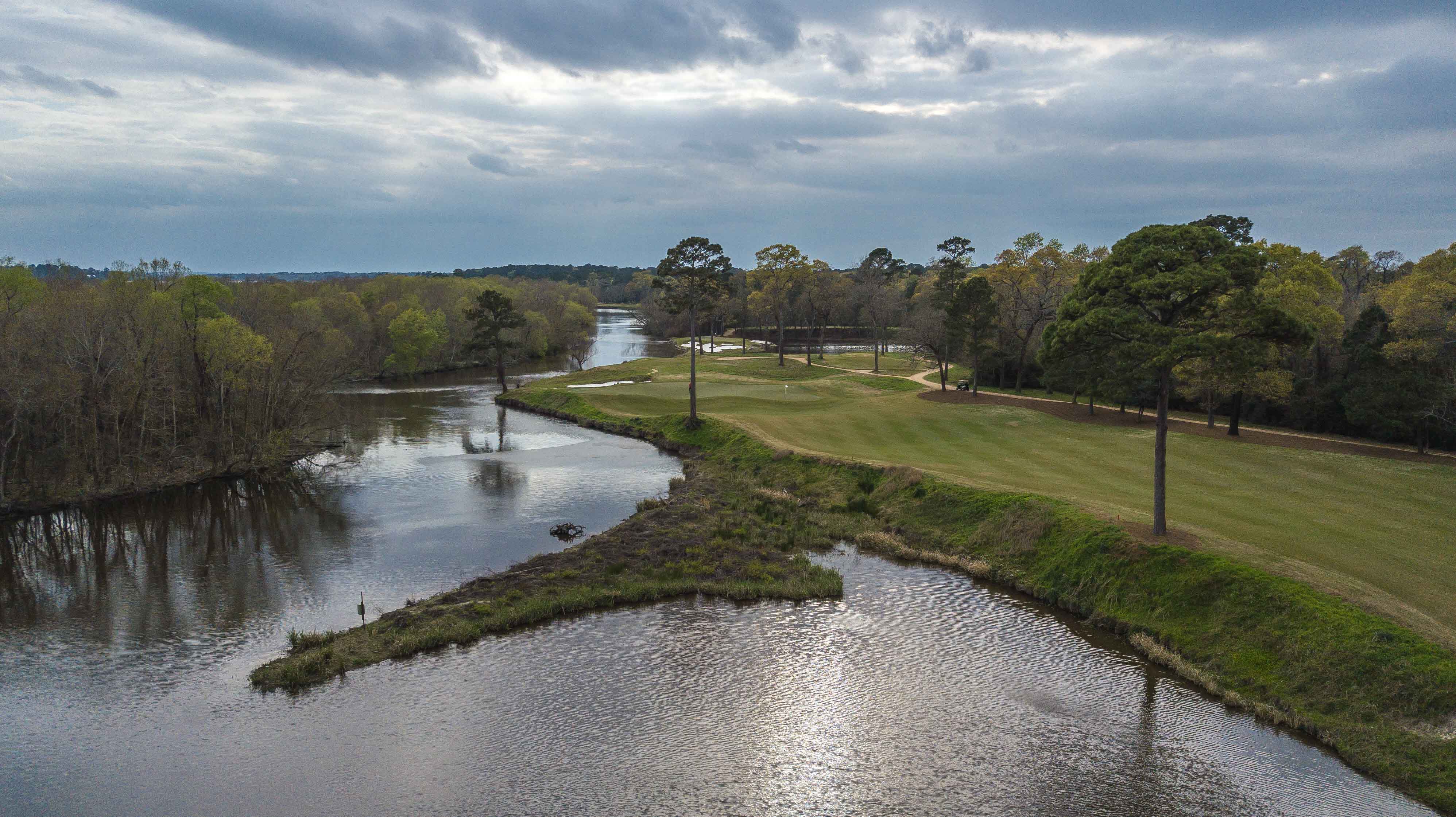 Two Trees, Many Options: The 14th at Whispering Pines