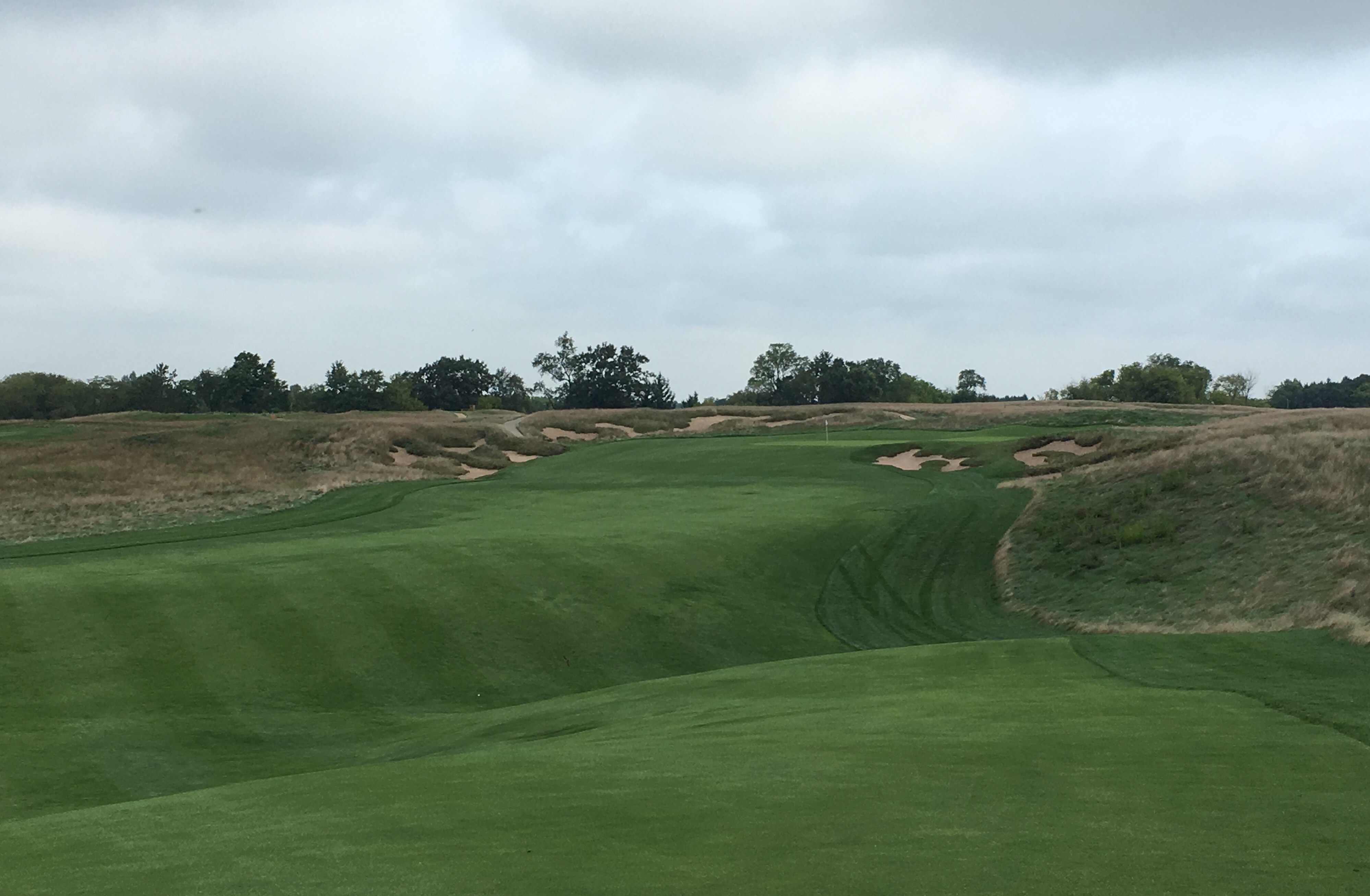 Width and angles, a love story: The 10th at Erin Hills