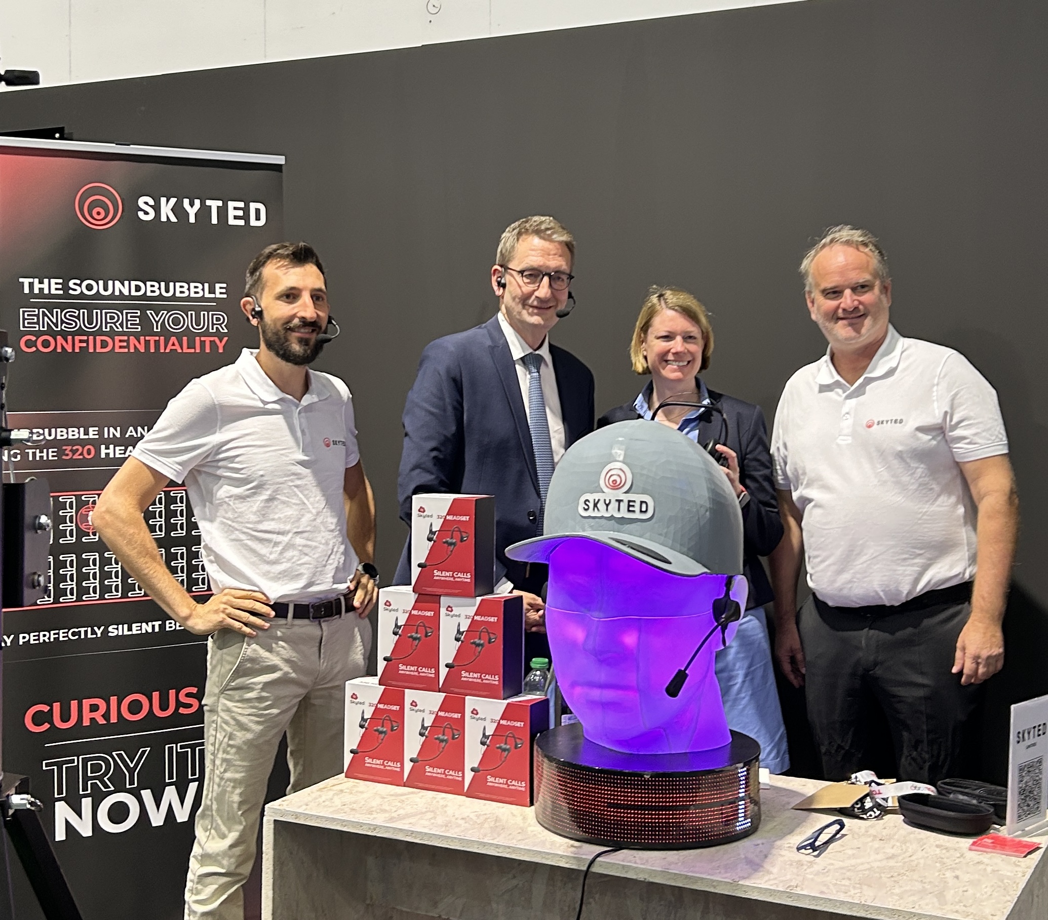 IFA Berlin Stefan SCHNORR Skyted transport