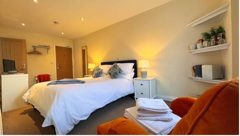 Heron, ensuite room