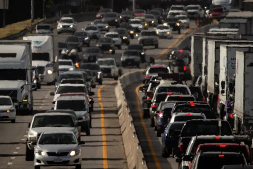 Texas drivers may reshape U.S. auto trends as state overtakes California as top market