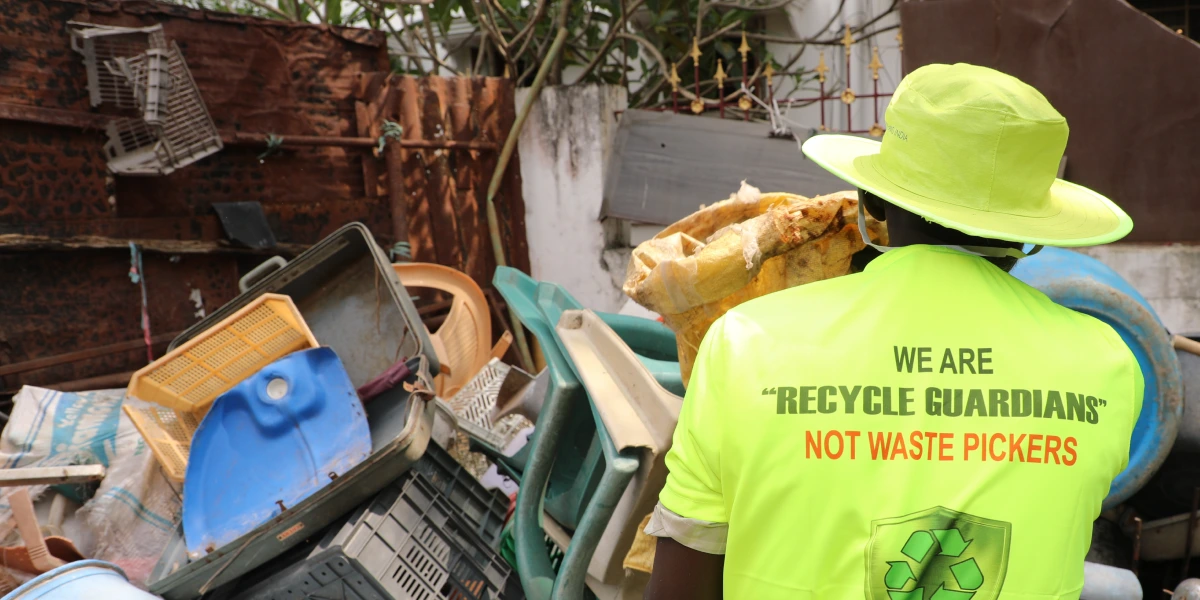 Waste collectors as ‘recycle guardians’