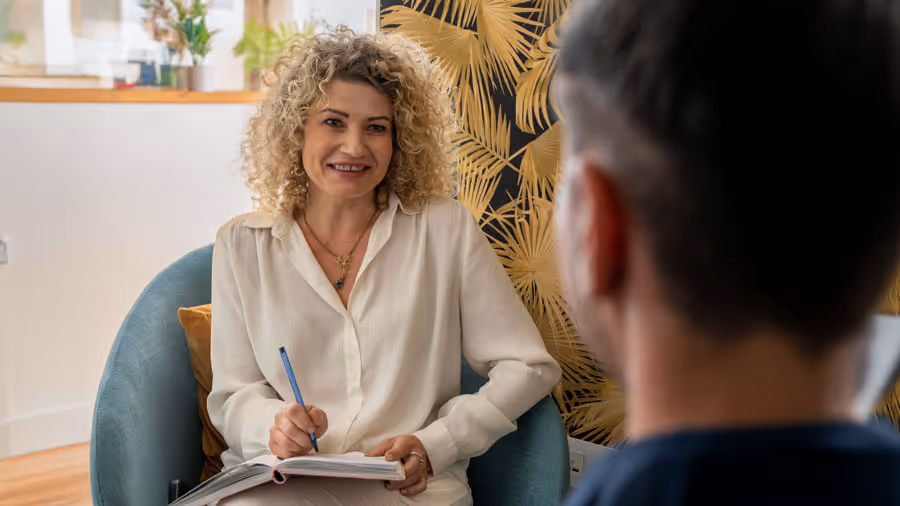Agnes in a session with a client