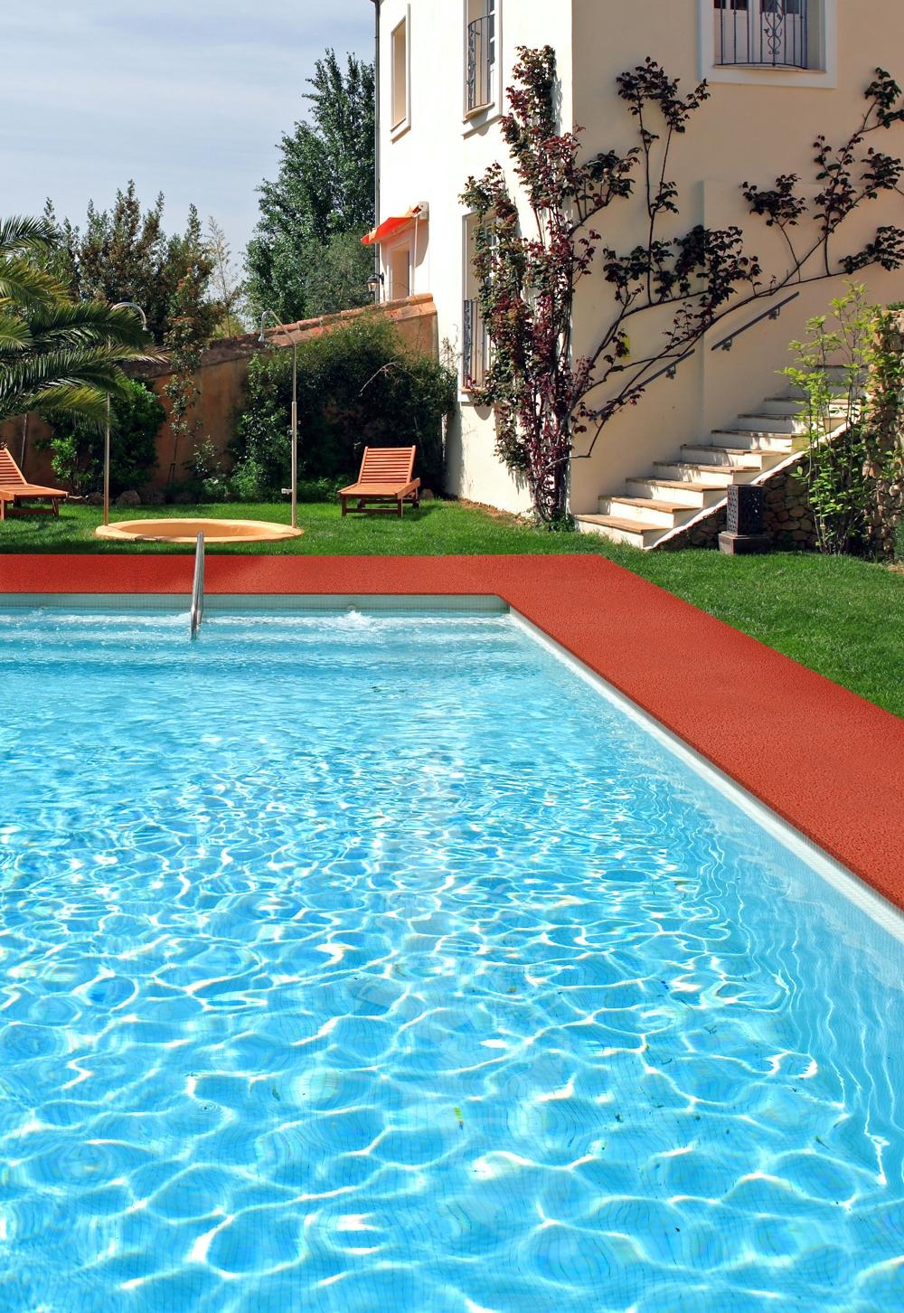 UNI versa _swimming_example of application_2014.jpg