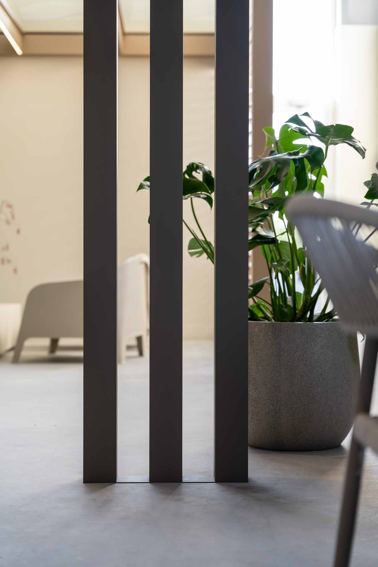 In de gezamenlijke showroom van Unicos en Linizio ervaart u hoe buitenkeukens en overkappingen één geheel vormen.